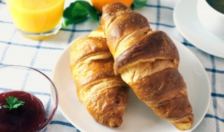 breakfast-croissant-food-3724-825x550